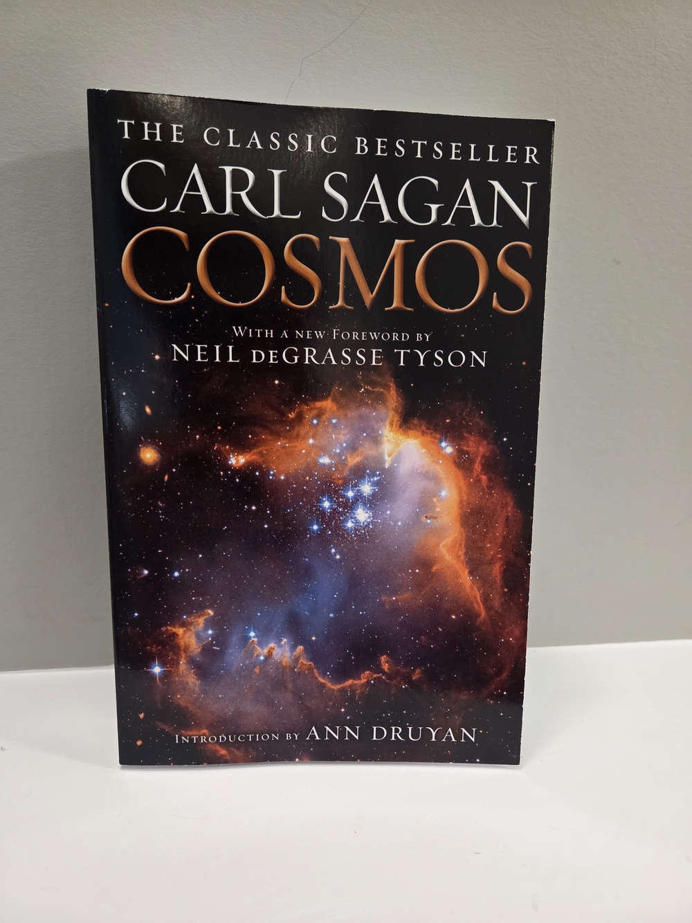 Carl Sagan Cosmos Paperback Book - Brand New Never Read
